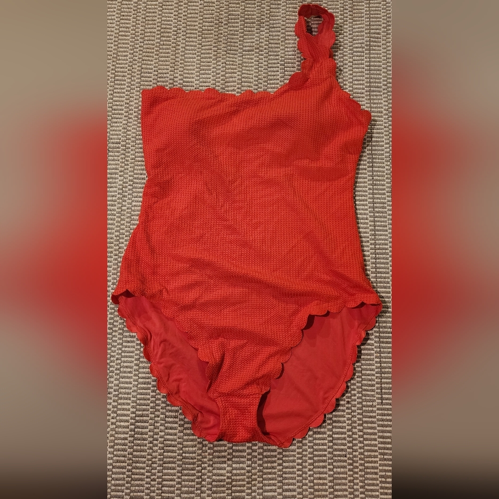 Aerie One Piece, Asymmetrical Bathing Suif